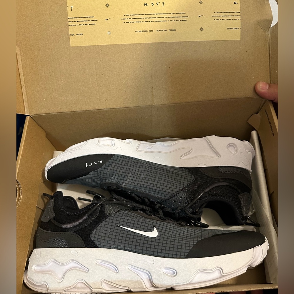 Mens Nike reacts size 12